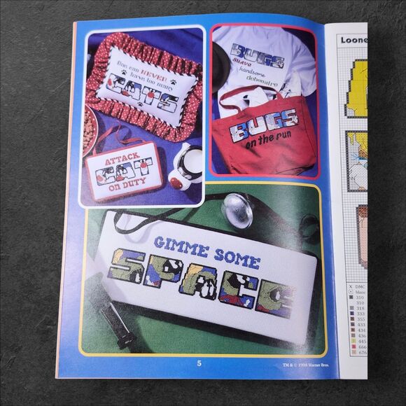 Looney Tunes Alphabets in Cross Stitch Book 3010 Bugs Tweety Warner Bros 1998 - Picture 5 of 5